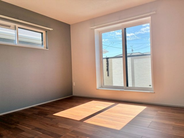 上津町　省令準耐火構造オール電化新築の洋室