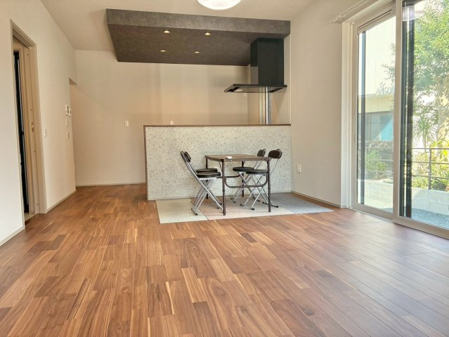 上津町　省令準耐火構造オール電化新築の居間・リビング