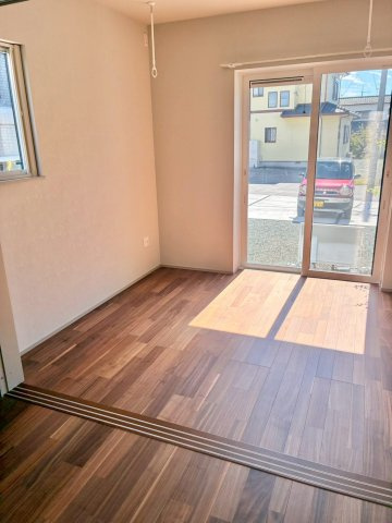 上津町　省令準耐火構造オール電化新築の洋室