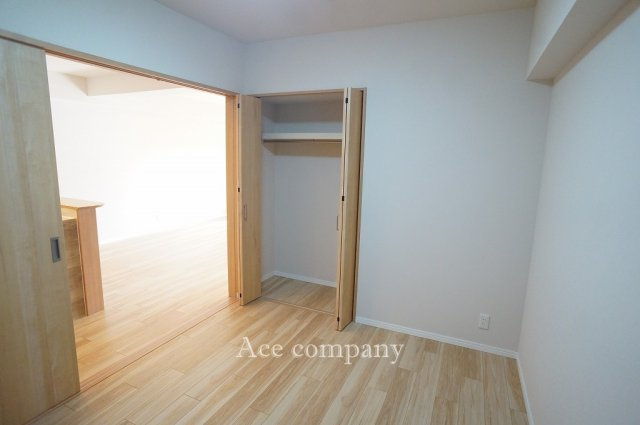 【子供部屋】 | シャトー第3八戸の里 | 【洋室5.3帖】クローゼット完備です♪