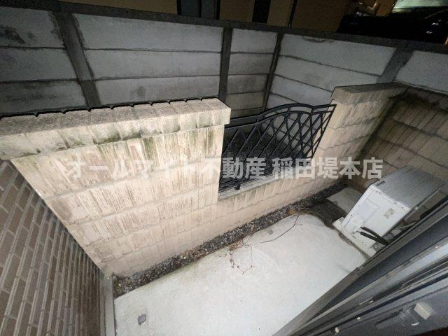 調布市調布ケ丘１丁目のアパートのバルコニー