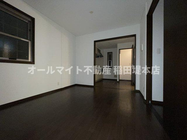 調布市調布ケ丘１丁目のアパートの居間・リビング