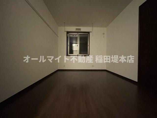 調布市調布ケ丘１丁目のアパートの洋室