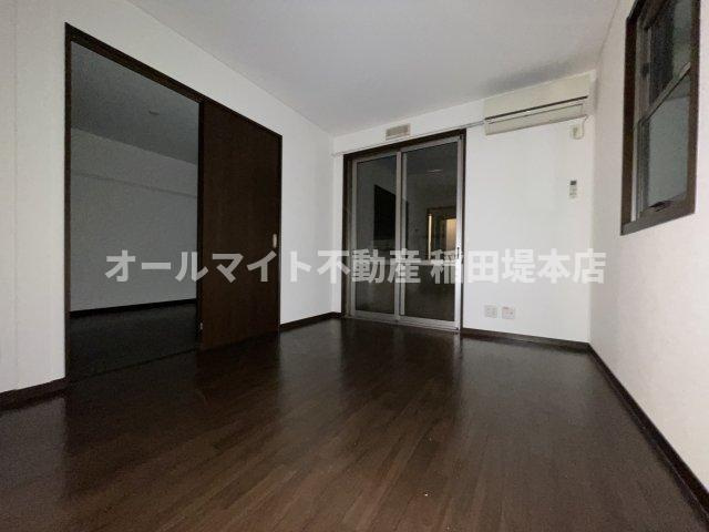 調布市調布ケ丘１丁目のアパートの居間・リビング