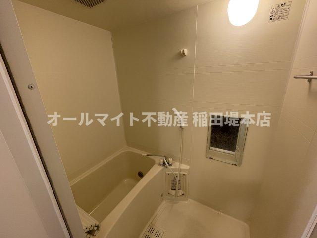 調布市調布ケ丘１丁目のアパートの浴室