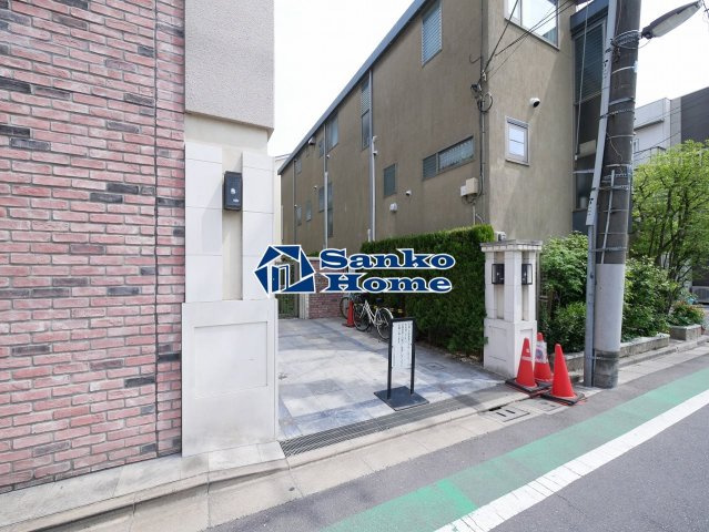 ＡＺＥＳＴ日暮里のエントランス