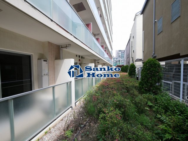 ＡＺＥＳＴ日暮里の庭