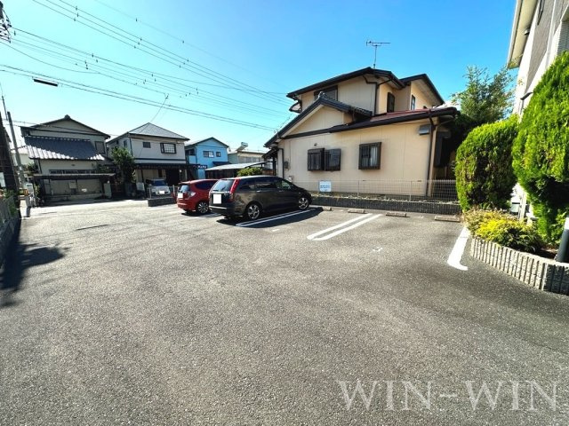 フレッサ・メゾンの駐車場