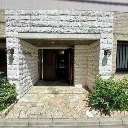 MON　CHATONのエントランス