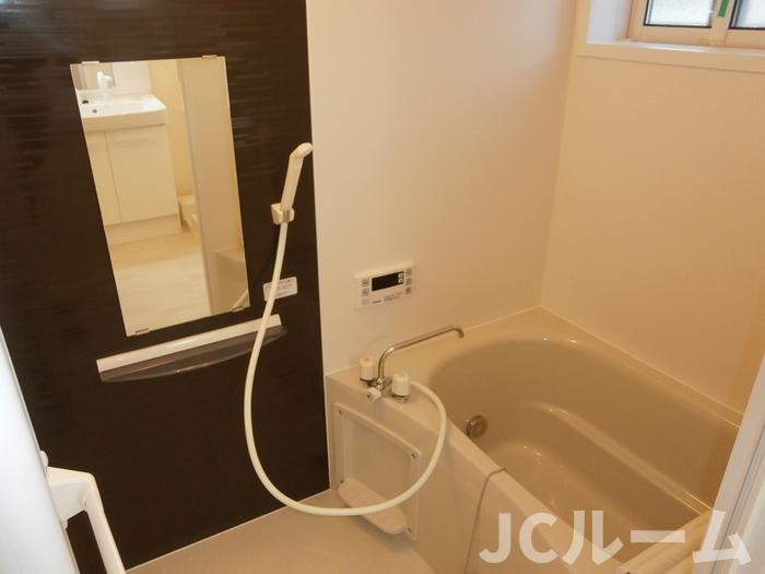 アン・アロールの浴室