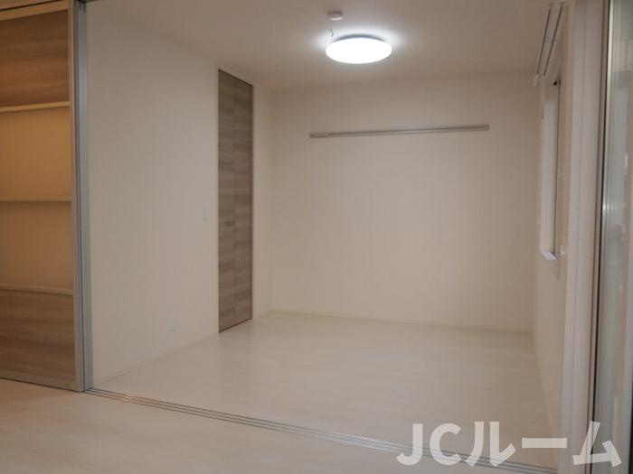 アン・アロールの居間・リビング