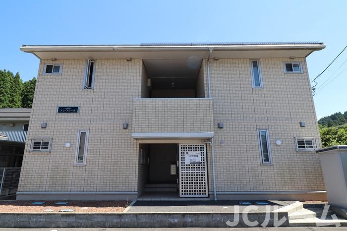 アン・アロールの外観