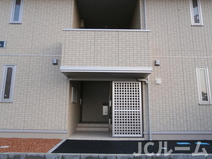 アン・アロールのエントランス