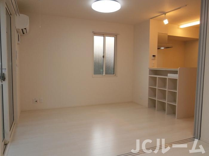 アン・アロールの居間・リビング