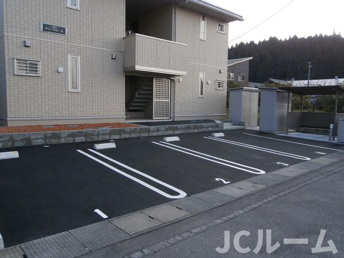 アン・アロールの駐車場