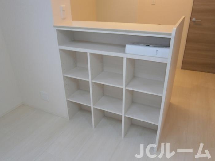 アン・アロールの収納