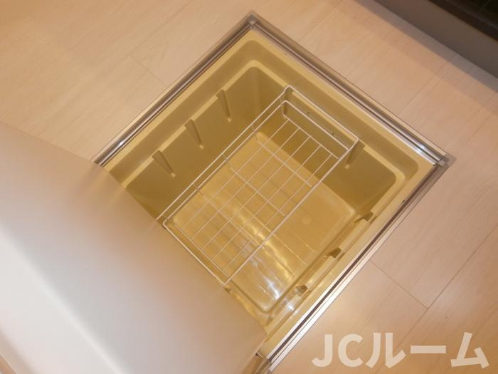 アン・アロールの収納