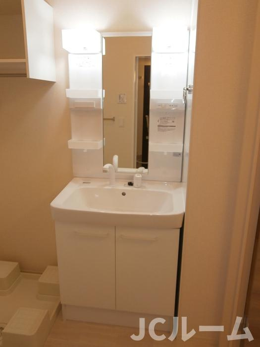 アン・アロールの洗面所