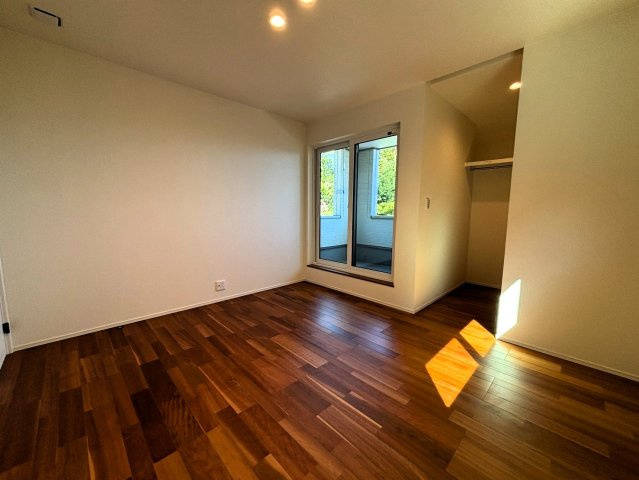 円明寺鳥居前の洋室