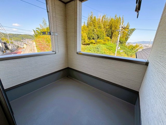 円明寺鳥居前のバルコニー