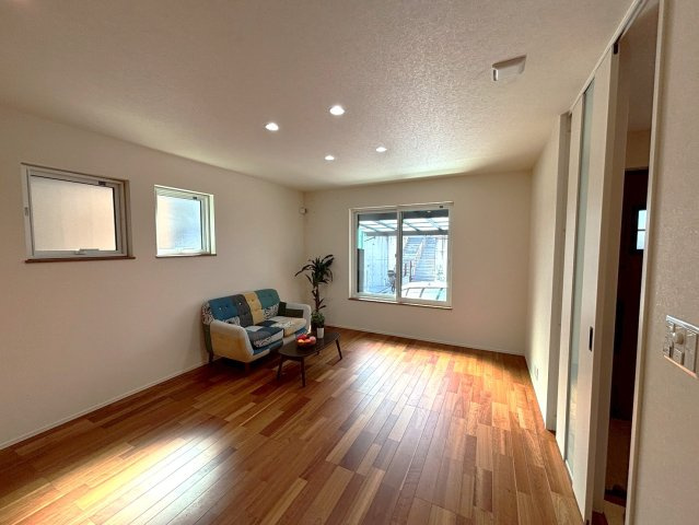 円明寺鳥居前の居間・リビング