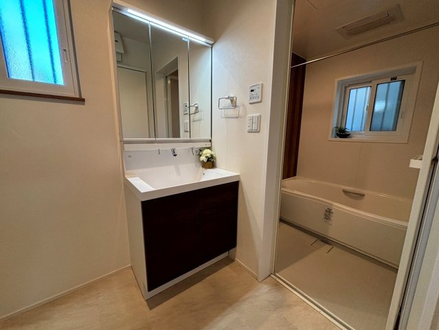 円明寺鳥居前の独立洗面台