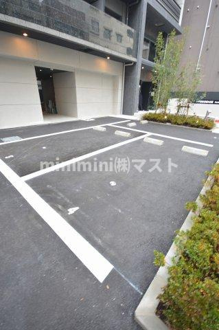 S-RESIDENCE難波大国町Tresの駐車場