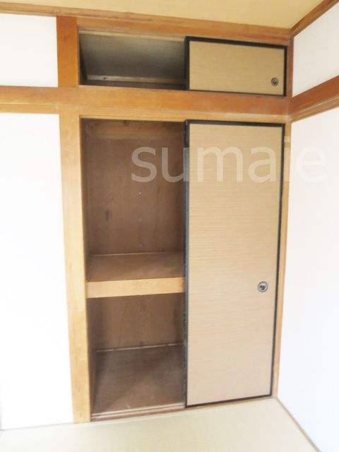 康安ビルの収納|天袋付きの収納です。