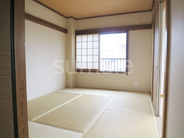 康安ビルの寝室|落ち着いた和室です。