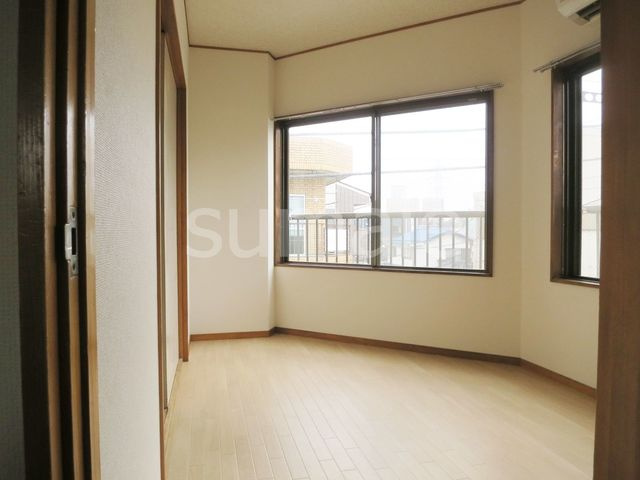 康安ビルの洋室|人気のフローリングです。