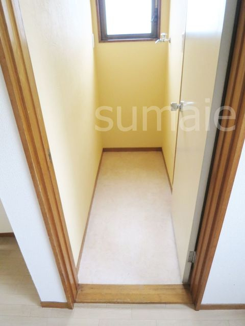 康安ビルの内装|脱衣スペース。