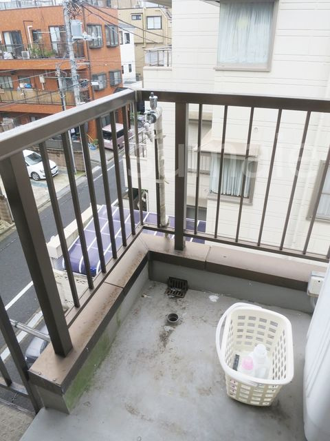 康安ビルのその他|玄関前に洗濯機置き場があります。