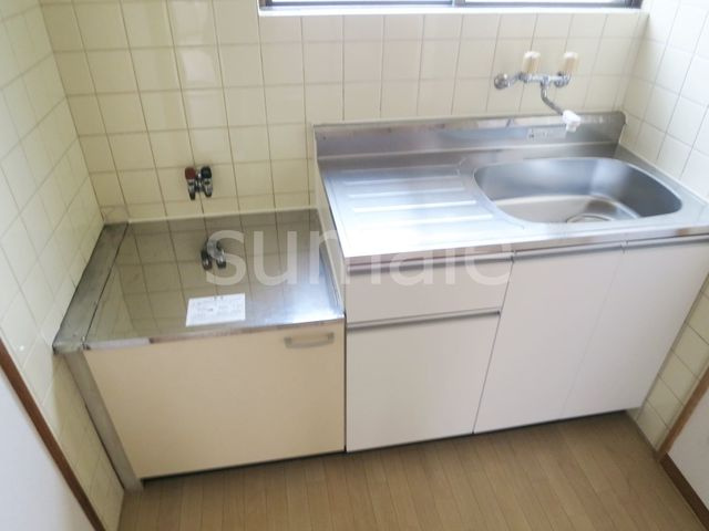 康安ビルのキッチン|2口コンロ設置可のキッチン。