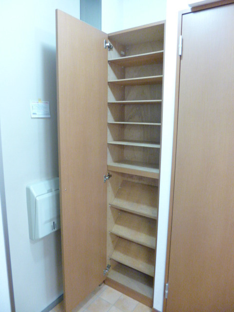 フロイデの玄関|靴箱