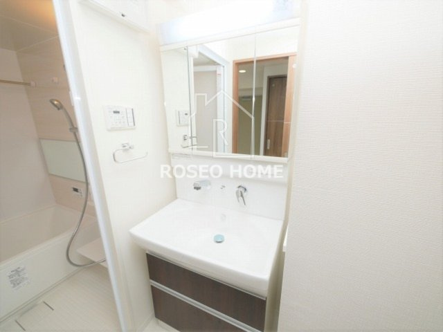 ベラ・ルーナ北梅田の洗面所|同マンション別部屋：参考写真
