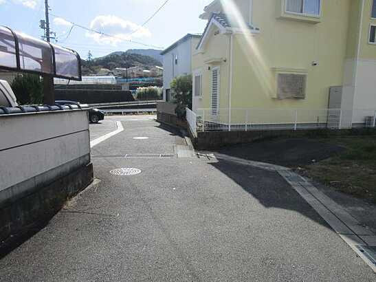 【前面道路含む現地写真】