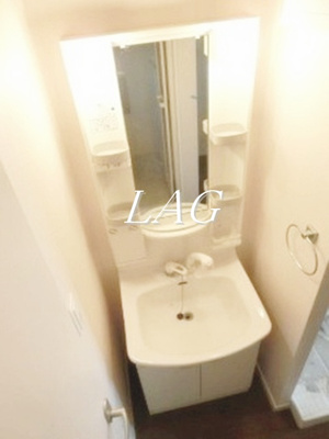 【洗面所】 | リヴォアール中村 | 洗面台です。