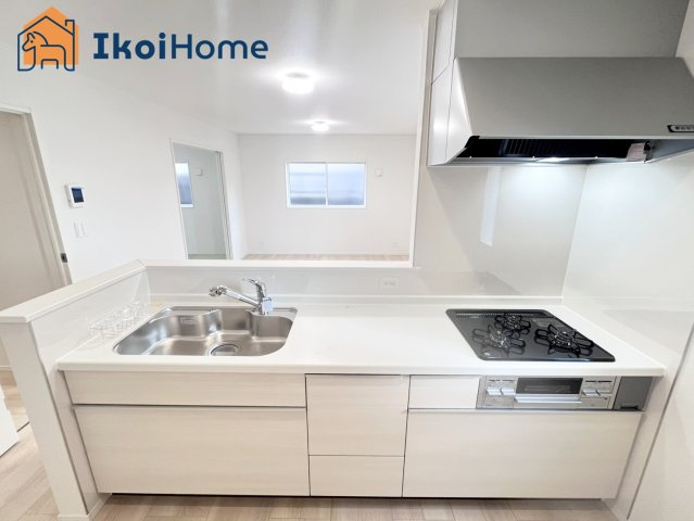 神戸市西区大沢第1　1号棟　新築戸建のキッチン|【ホームページに現地動画掲載中】●年中無休：当日予約可●人気の対面式キッチン！使いやすさも◎