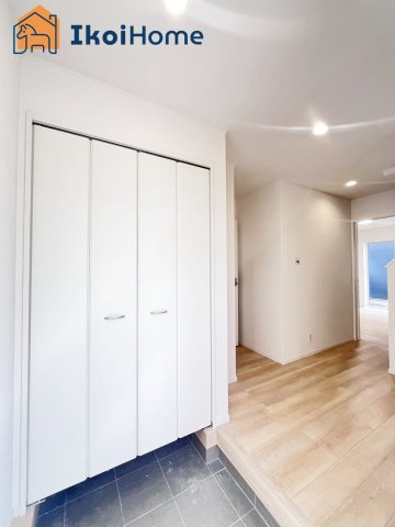 神戸市西区大沢第1　1号棟　新築戸建の玄関|【ホームページに現地動画掲載中】●年中無休：当日予約可●玄関にはシューズボックスを完備！広々空間！