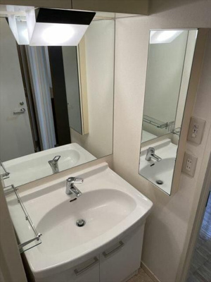 【独立洗面台】 | クレセント南町 | 朝の支度にも助かる、独立の洗髪洗面化粧台