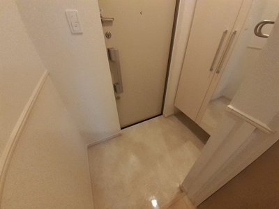 【玄関】 | エスコンディーテ | 明るい玄関です