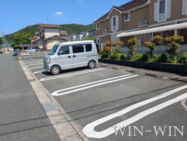 フリーデ ミッテ Aの駐車場