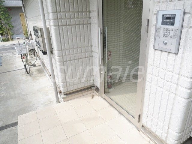 シェソワ　メグミのエントランス|きれいな玄関です♪