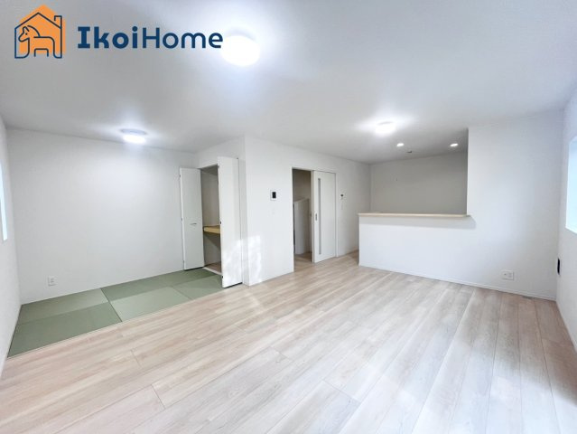 神戸市西区大沢第1　2号棟　新築戸建の居間・リビング|【ホームページに現地動画掲載中】●年中無休：当日予約可●明るく開放感もある1階16帖のLDKです。