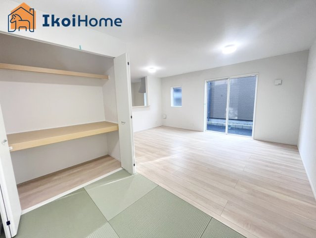 神戸市西区大沢第1　2号棟　新築戸建の居間・リビング|【ホームページに現地動画掲載中】●年中無休：当日予約可●畳コーナーと合わせて約19帖の広々空間！