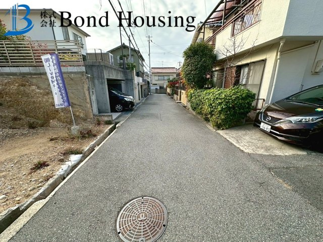 小学校徒歩10分圏内・オール電化住宅・高丸　全1棟の前面道路含む現地写真