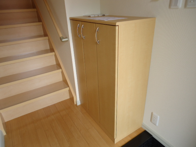 クラシス新白河のエントランス|下駄箱下（イメージ）