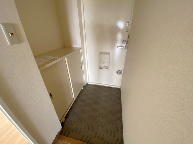 フレンドリー春大路の玄関