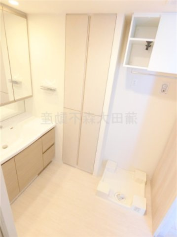 ザ・ケンジントン・レジデンス上池台の洗面所|洗面脱衣所　独立洗面台　洗濯機置き場