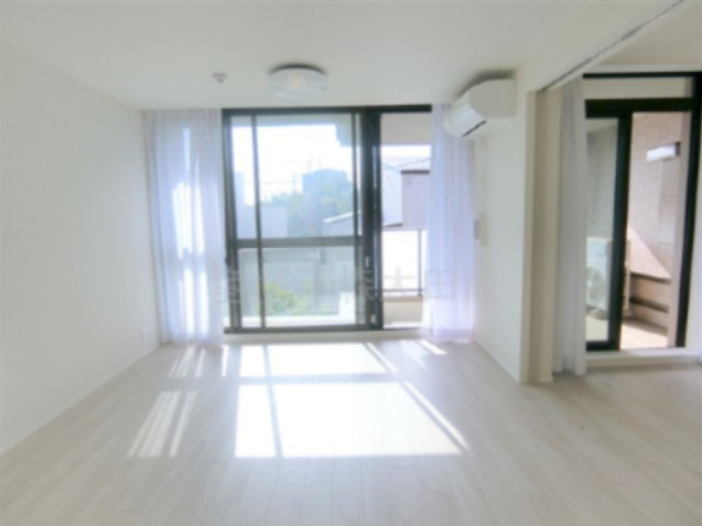 ザ・ケンジントン・レジデンス上池台の居間・リビング|LDK14.6帖